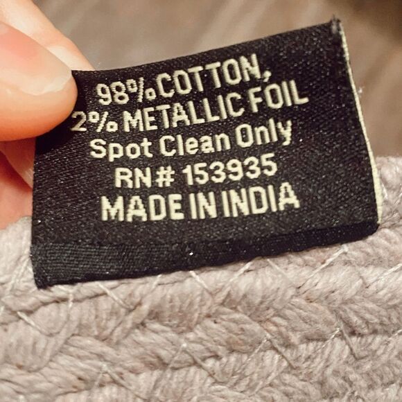 CATHERINE Malandrino Gray Silver Printed Round Placemat 2 Pairs - Picture 6 of 7